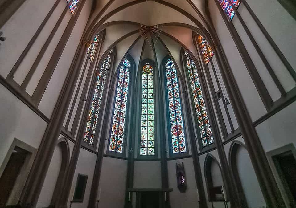 Bibelfenster im Münster St. Vitus